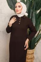 Tesettür giyim KAHVE DÜĞME DETAYLI DÜZ TRİKO ELBİSE T 8101