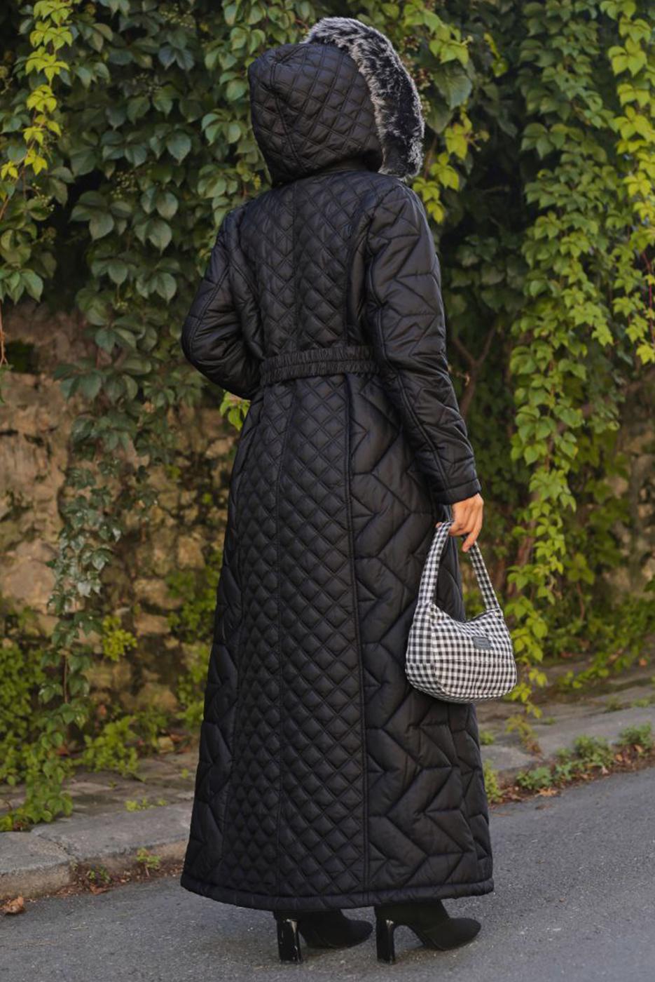 Tesettür giyim SİYAH KAPÜŞONLU ŞİŞME MANTO T 066