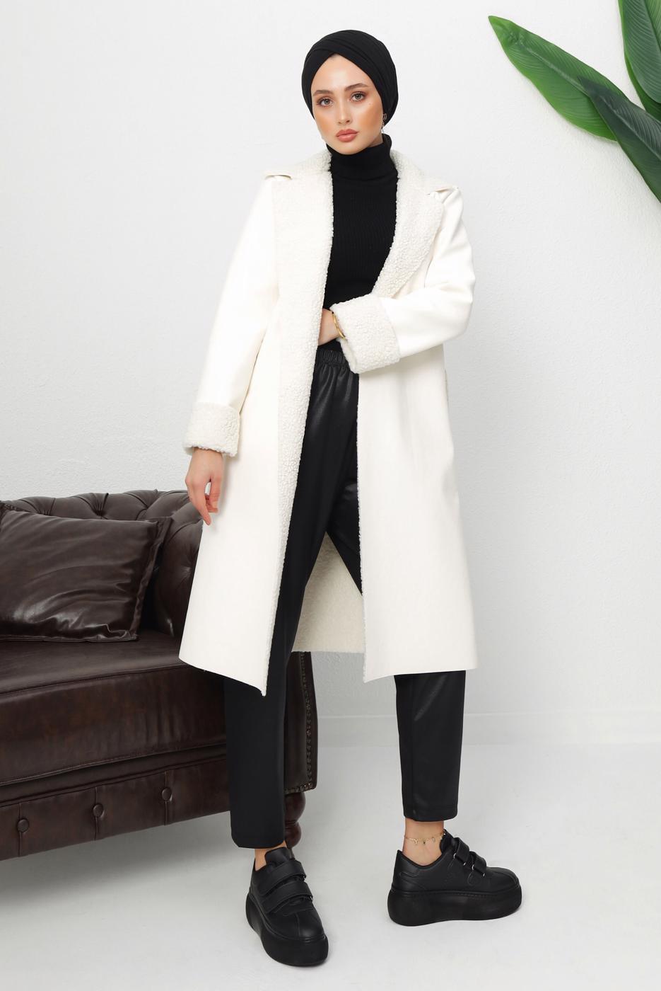 Tesettür giyim EKRU KUŞAKLI SUNİ DERİ KABAN T 1153