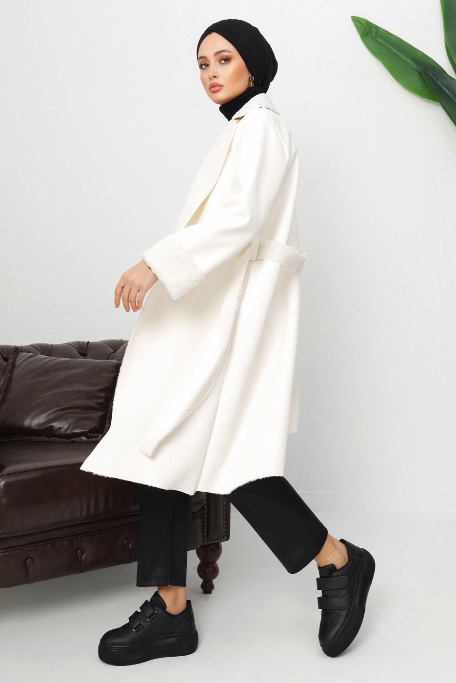 Tesettür giyim EKRU KUŞAKLI SUNİ DERİ KABAN T 1153