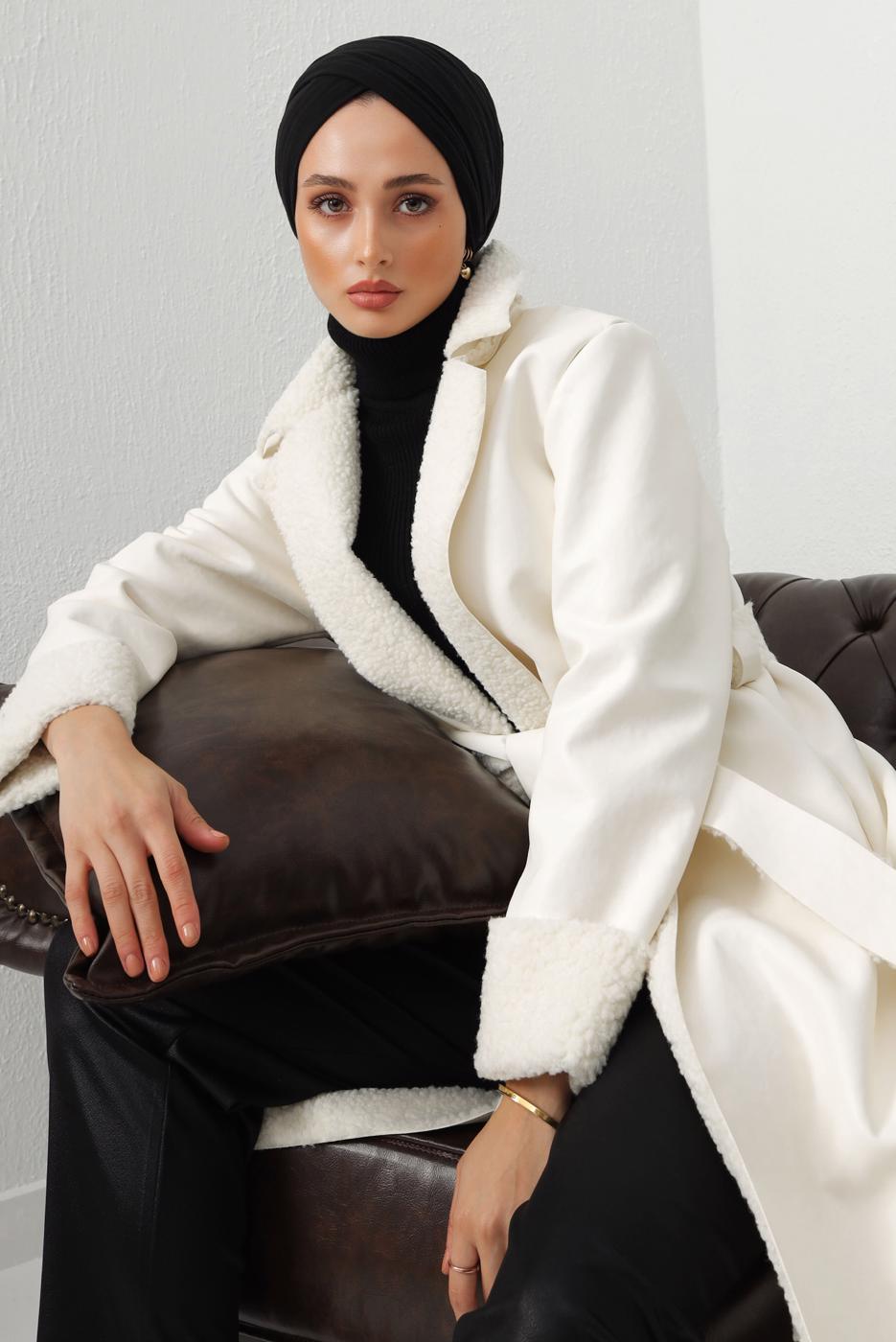 Tesettür giyim EKRU KUŞAKLI SUNİ DERİ KABAN T 1153