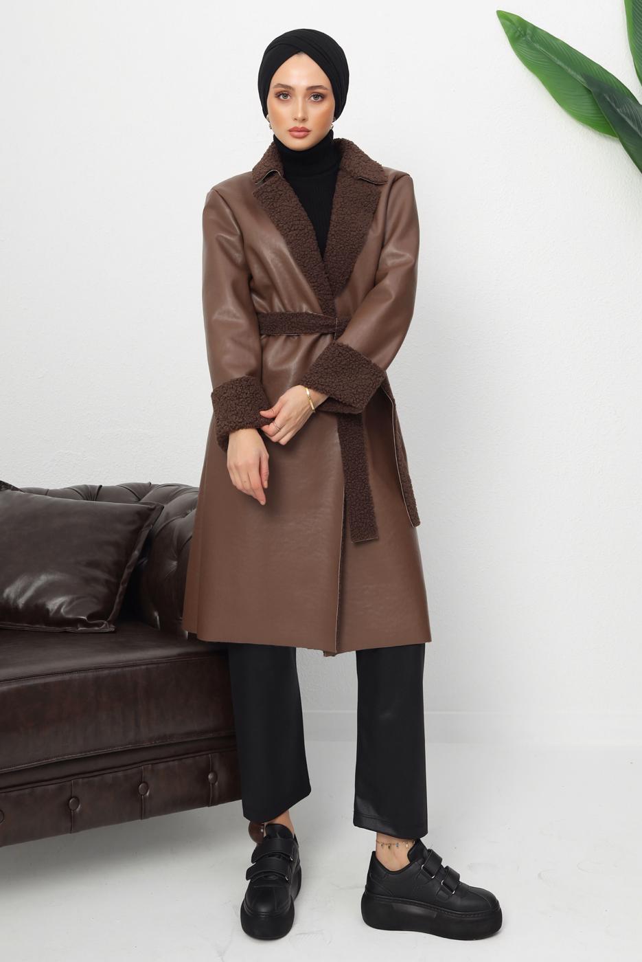 Tesettür giyim KAHVE KUŞAKLI SUNİ DERİ KABAN T 1153