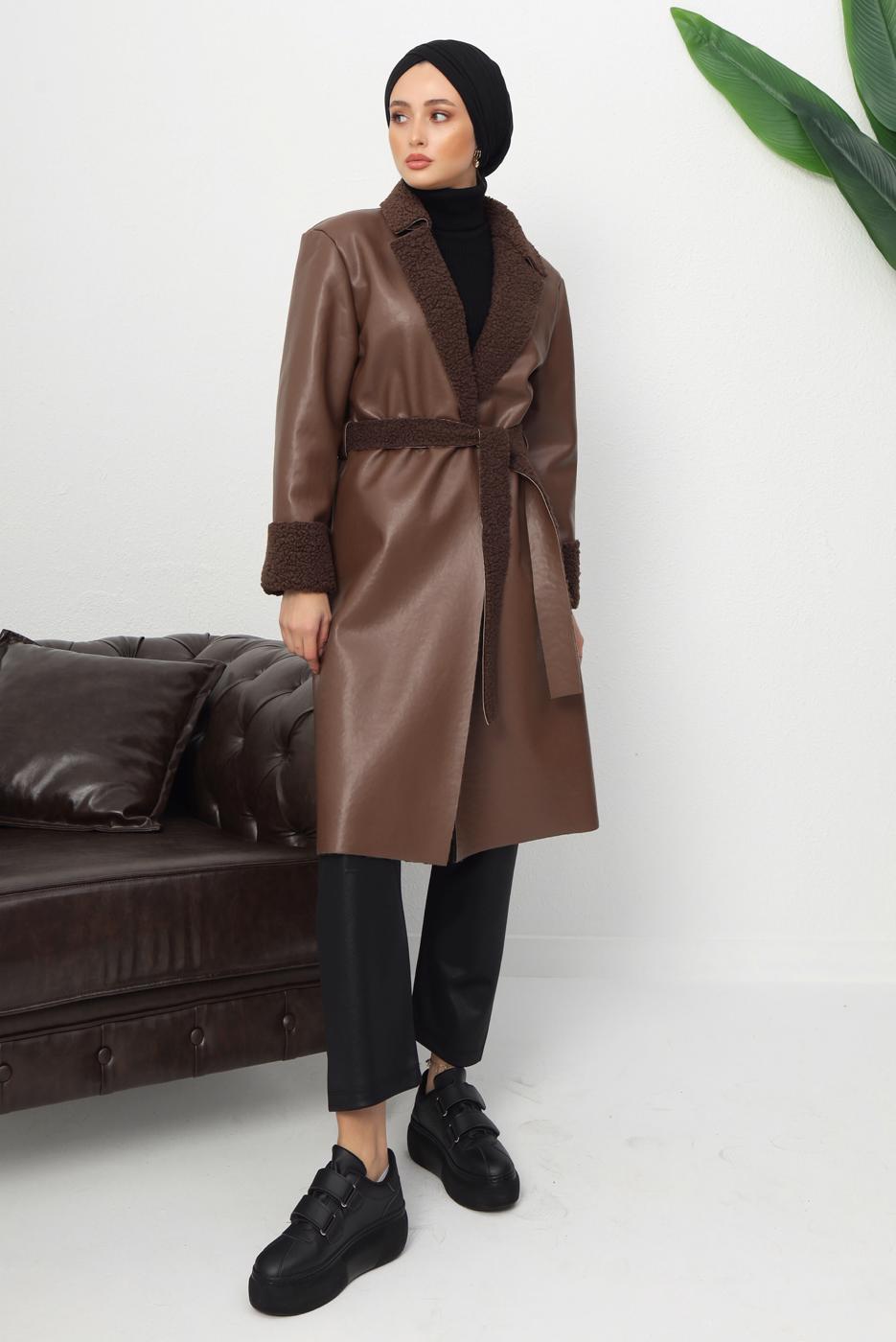 Tesettür giyim KAHVE KUŞAKLI SUNİ DERİ KABAN T 1153