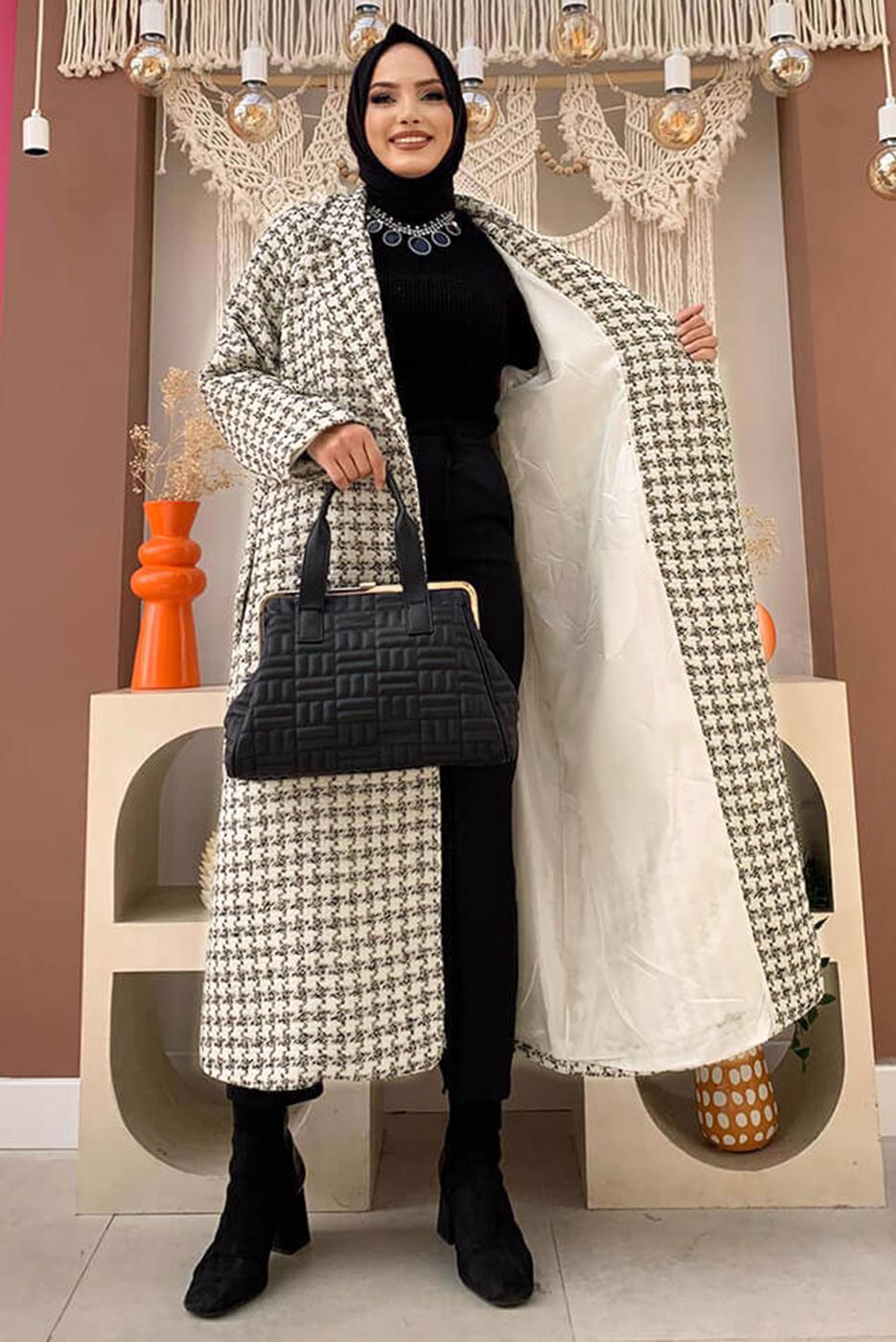 Tesettür giyim BEJ DESENLİ CEPLİ KABAN T 1177