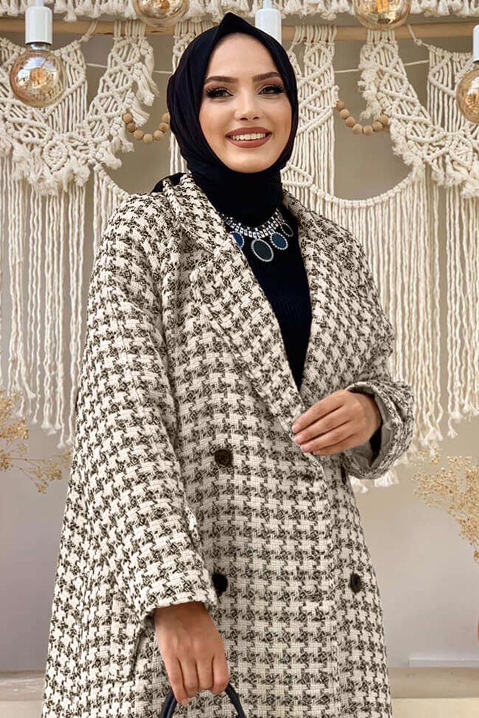 Tesettür giyim BEJ DESENLİ CEPLİ KABAN T 1177