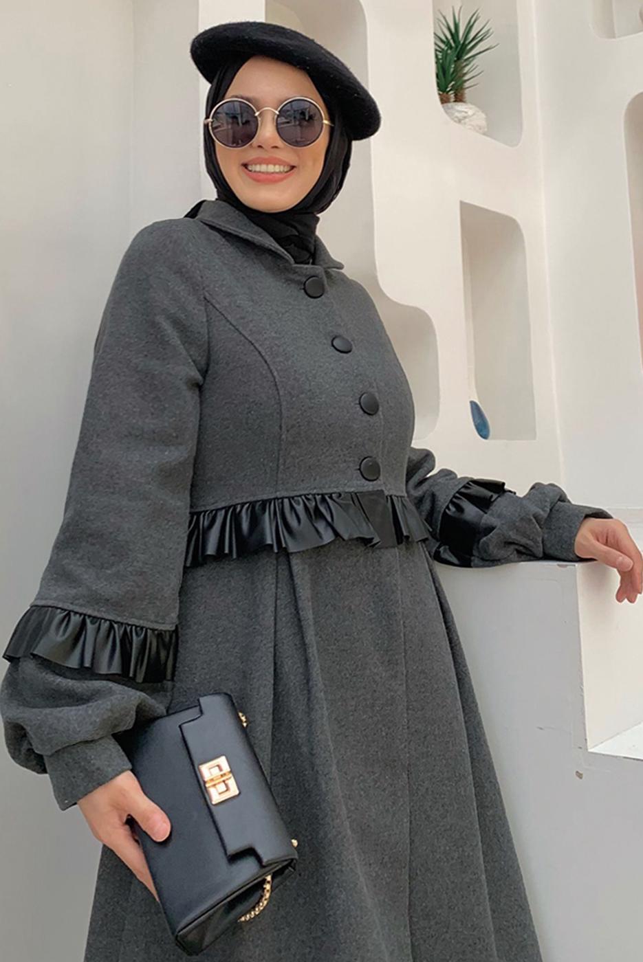 Tesettür giyim GRİ PİLİSE DETAYLI KAŞE KABAN T 5177
