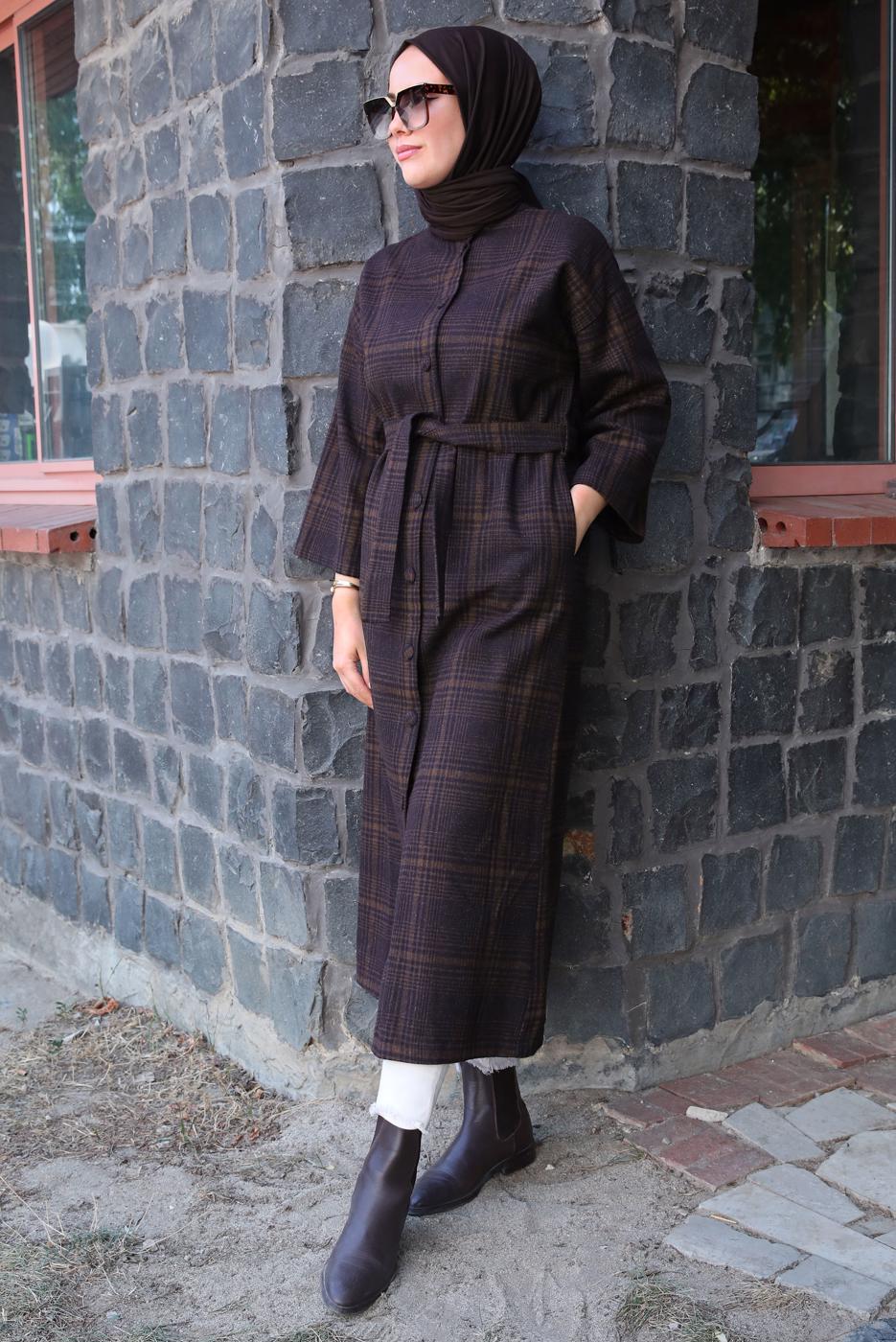 Tesettür giyim KAHVE EKOSE DESENLİ KUŞAKLI KABAN T 5495