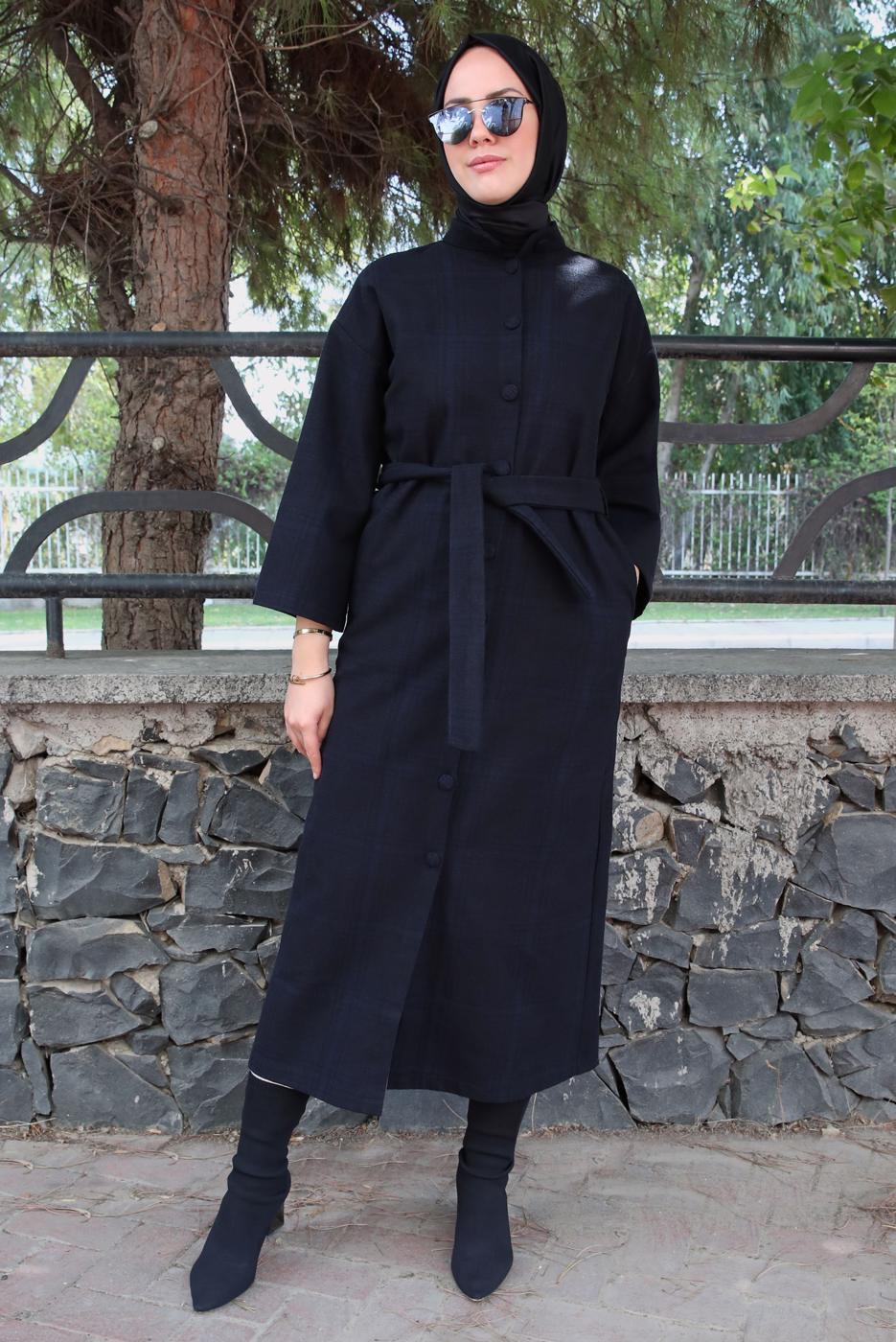 Tesettür giyim LACİVERT EKOSE DESENLİ KUŞAKLI KABAN T 5495
