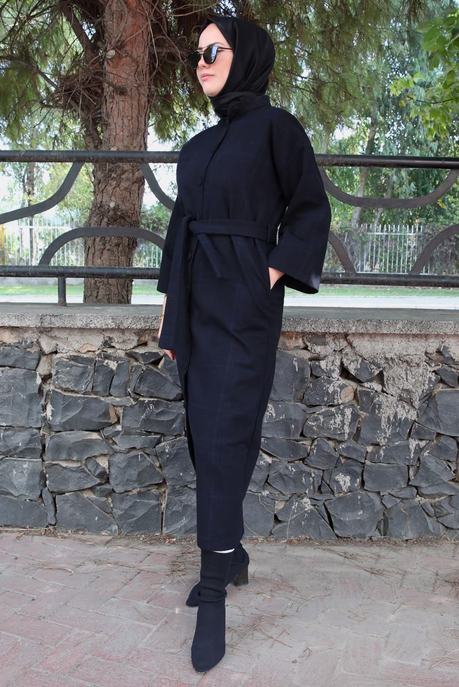 Tesettür giyim LACİVERT EKOSE DESENLİ KUŞAKLI KABAN T 5495