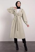 Tesettür giyim BEJ KUŞAKLI KRUVAZE YAKA KABAN T 6495