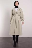 Tesettür giyim BEJ KUŞAKLI KRUVAZE YAKA KABAN T 6495