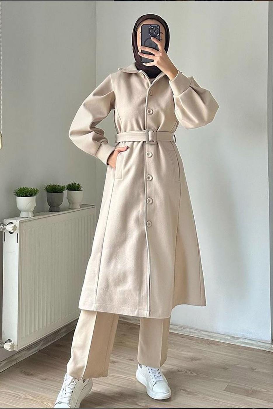 Tesettür giyim BEJ KEMERLİ KABAN T 8595