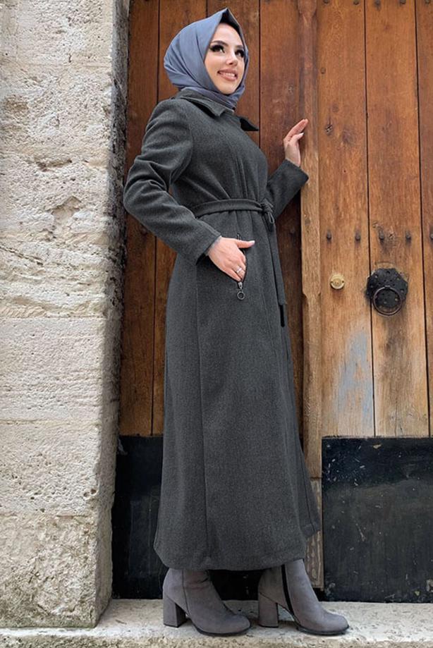 Tesettür giyim GRİ KUŞAKLI MANTO T 8777 - TRENDTESETTÜR