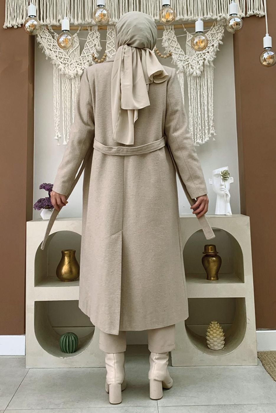 Tesettür giyim BEJ KUŞAKLI KAŞE KABAN T 9157