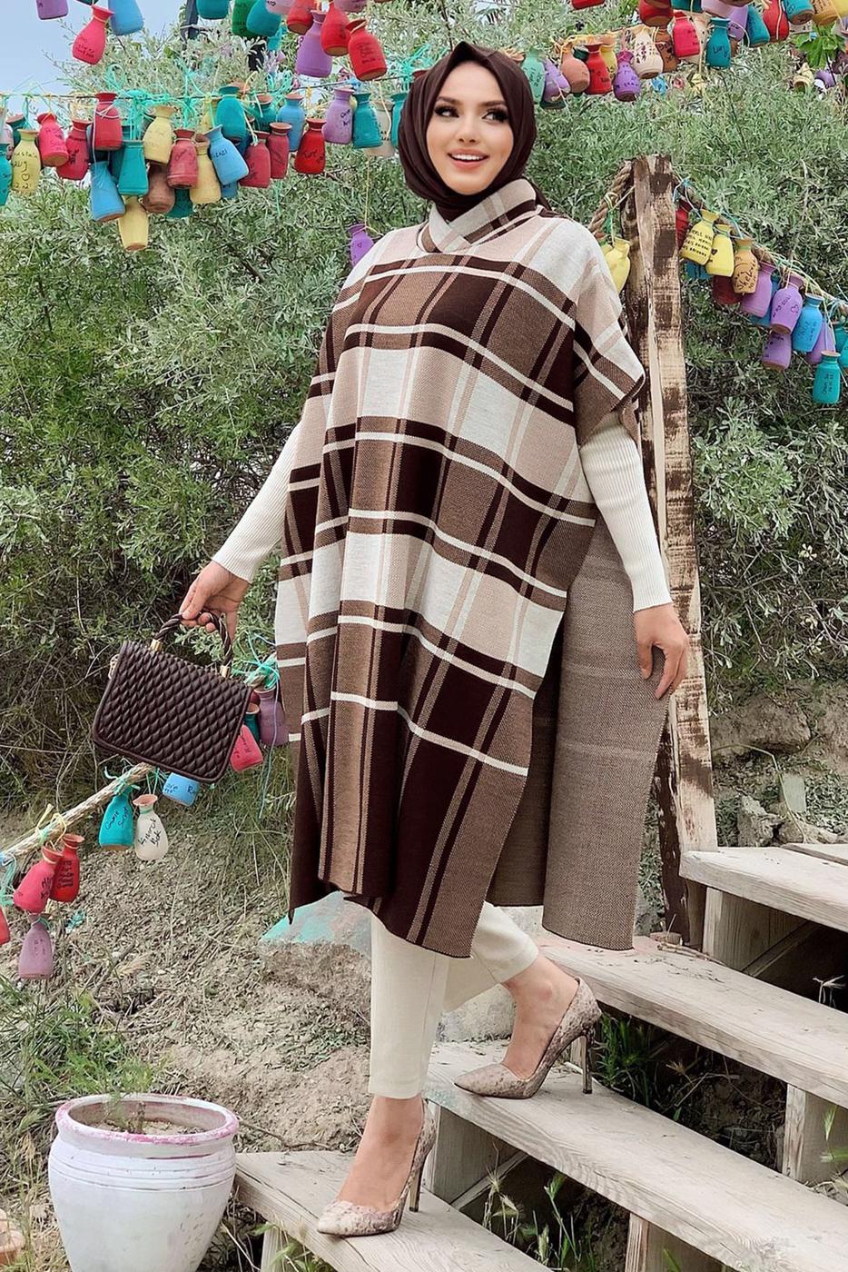 Vêtements hijab BRUN PONCHO TRICOT À CARREAUX T 20222