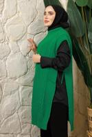 Tesettür giyim YEŞİL YANI BAĞLAMA DETAYLI KOLSUZ TRİKO PANÇO T 5208