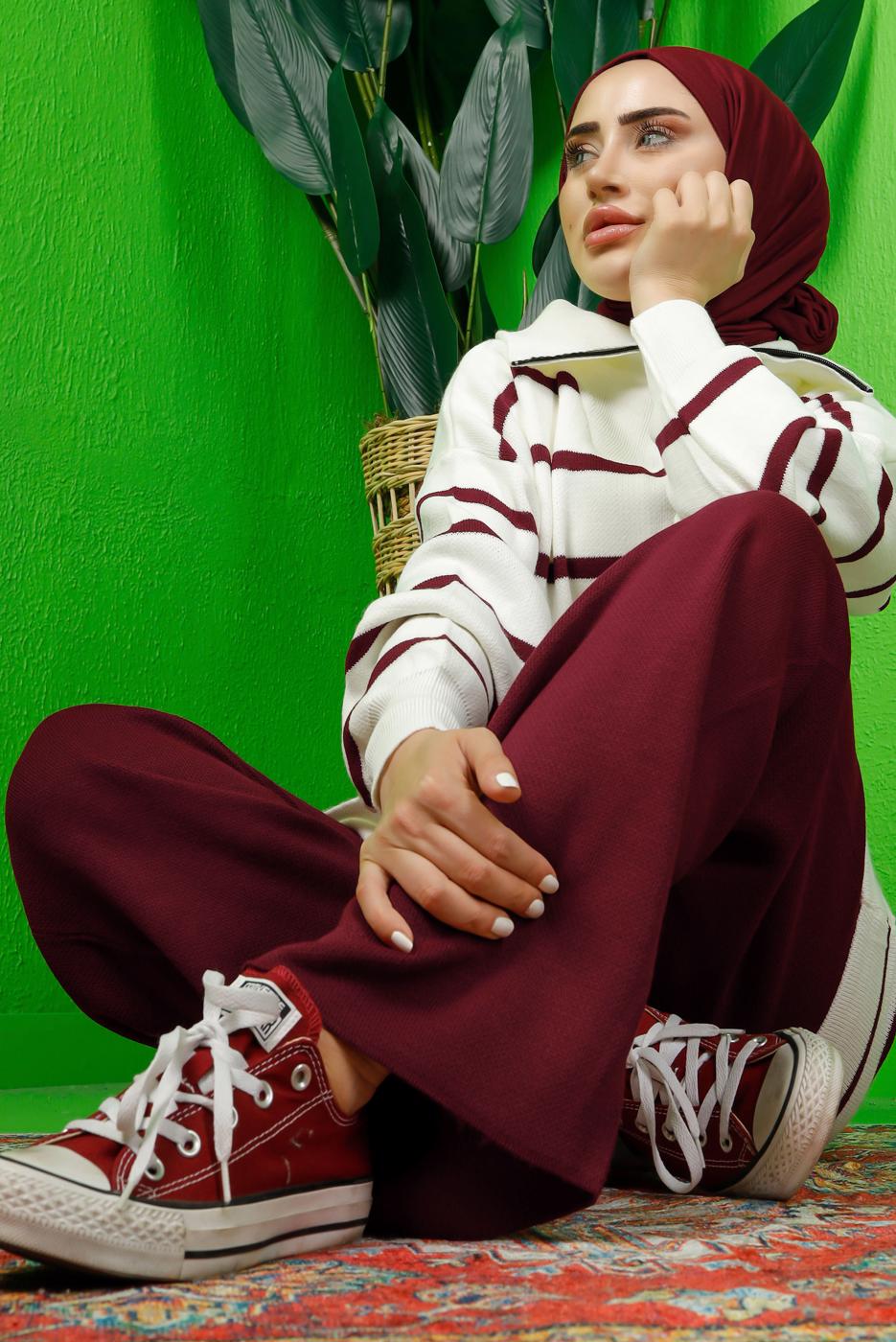 Tesettür giyim BORDO ÇİZGİLİ YAKASI FERMUARLI PANTOLONLU TRİKO TAKIM T 1208