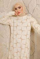 Tesettür giyim EKRU DESENLİ MANŞETLERİ LASTİKLİ PANTOLONLU TRİKO TAKIM T 3008