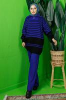 Tesettür giyim LACİVERT FERMUAR DETAYLI ÇİZGİLİ PANTOLONLU TRİKO TAKIM T 3208