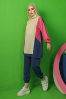 Tesettür giyim BEJ RENK BLOKLU KAPÜŞONLU PANTOLONLU TAKIM T 5043