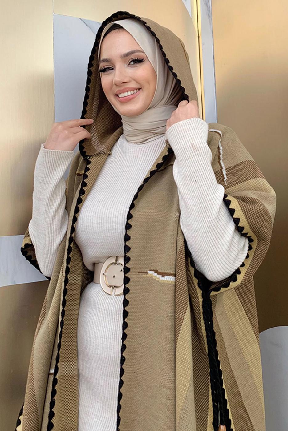 Vêtements hijab VISON PONCHO EN MAILLE À CAPUCHE T 6061