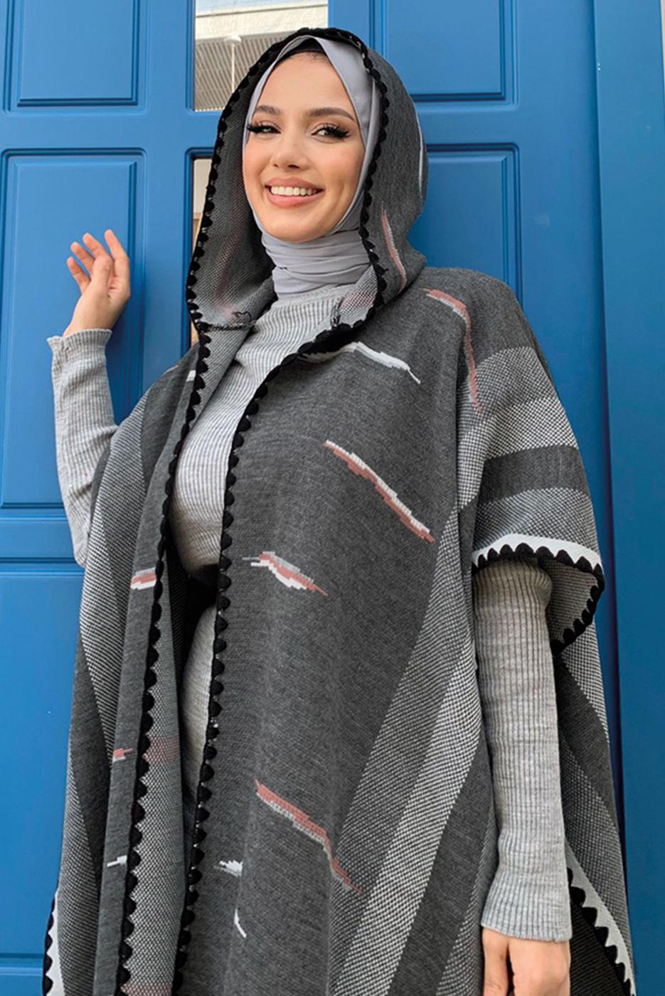 Tesettür giyim GRİ KAPÜŞONLU TRİKO PANÇO T 6061