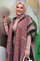 Tesettür giyim PEMBE KAPÜŞONLU TRİKO PANÇO T 6061