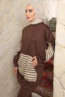 Tesettür giyim KAHVE ÇİZGİLİ CEPLİ PANTOLONLU TAKIM T 9643