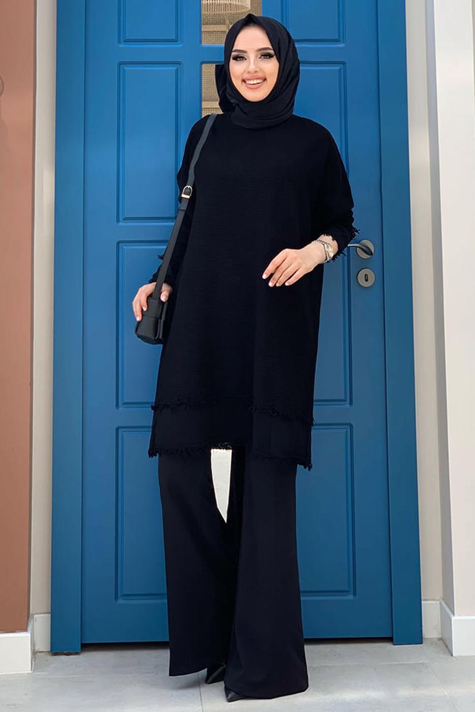 Tesettür giyim SİYAH PÜSKÜL DETAYLI TRİKO TUNİK T 4132