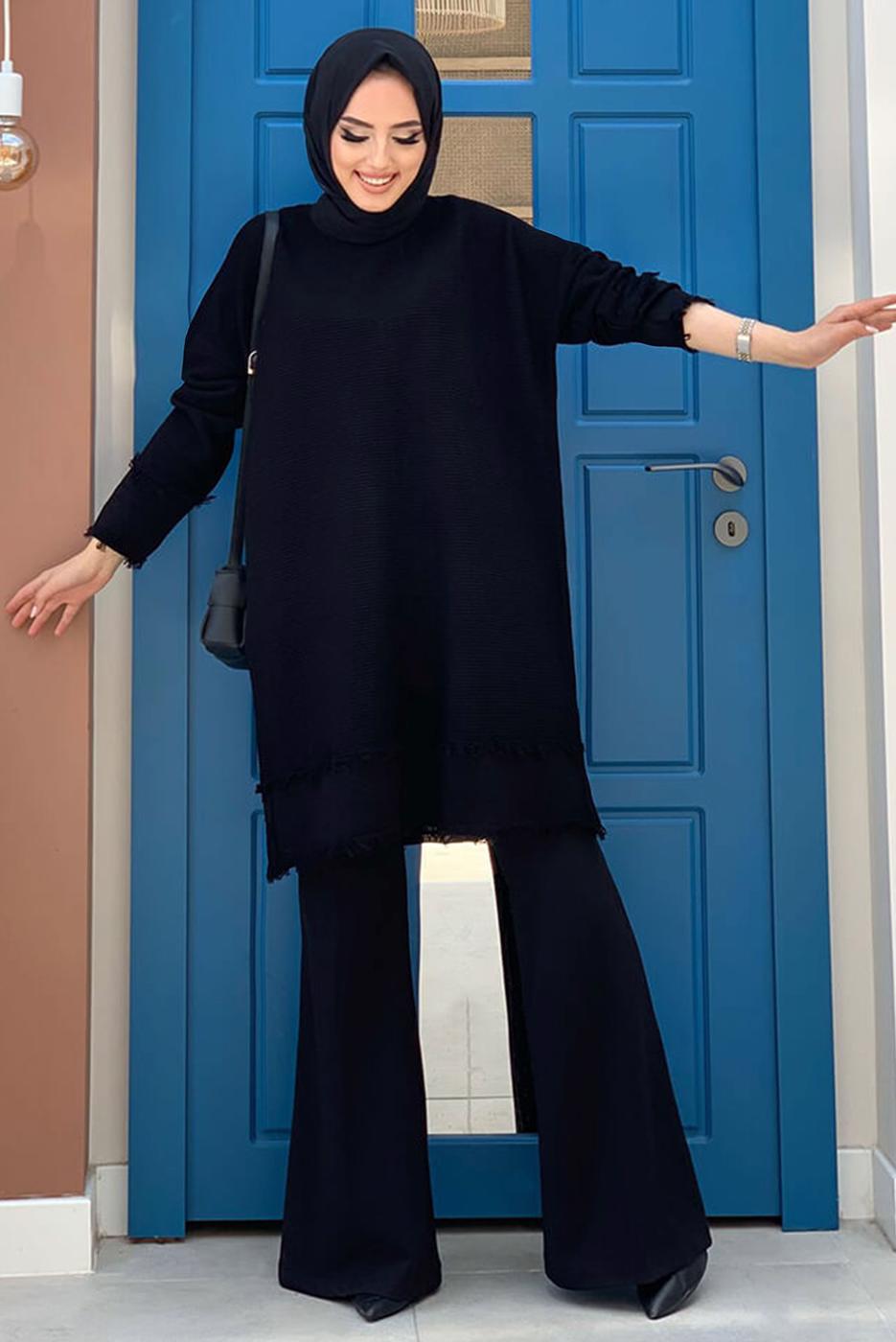 Tesettür giyim SİYAH PÜSKÜL DETAYLI TRİKO TUNİK T 4132