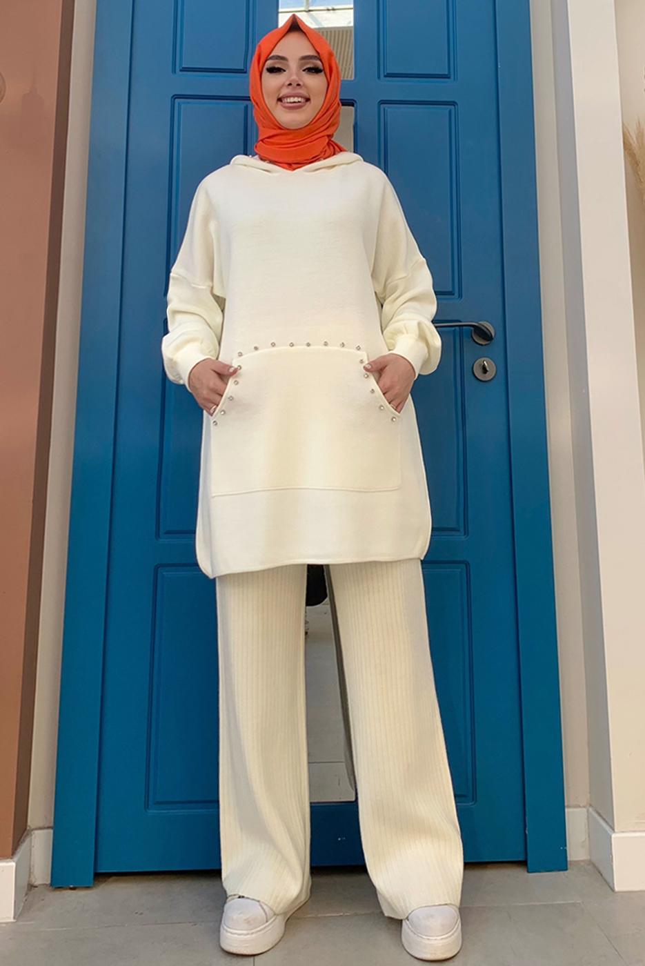 Tesettür giyim EKRU KAPÜŞONLU TAŞ DETAYLI TRİKO TUNİK T 44222