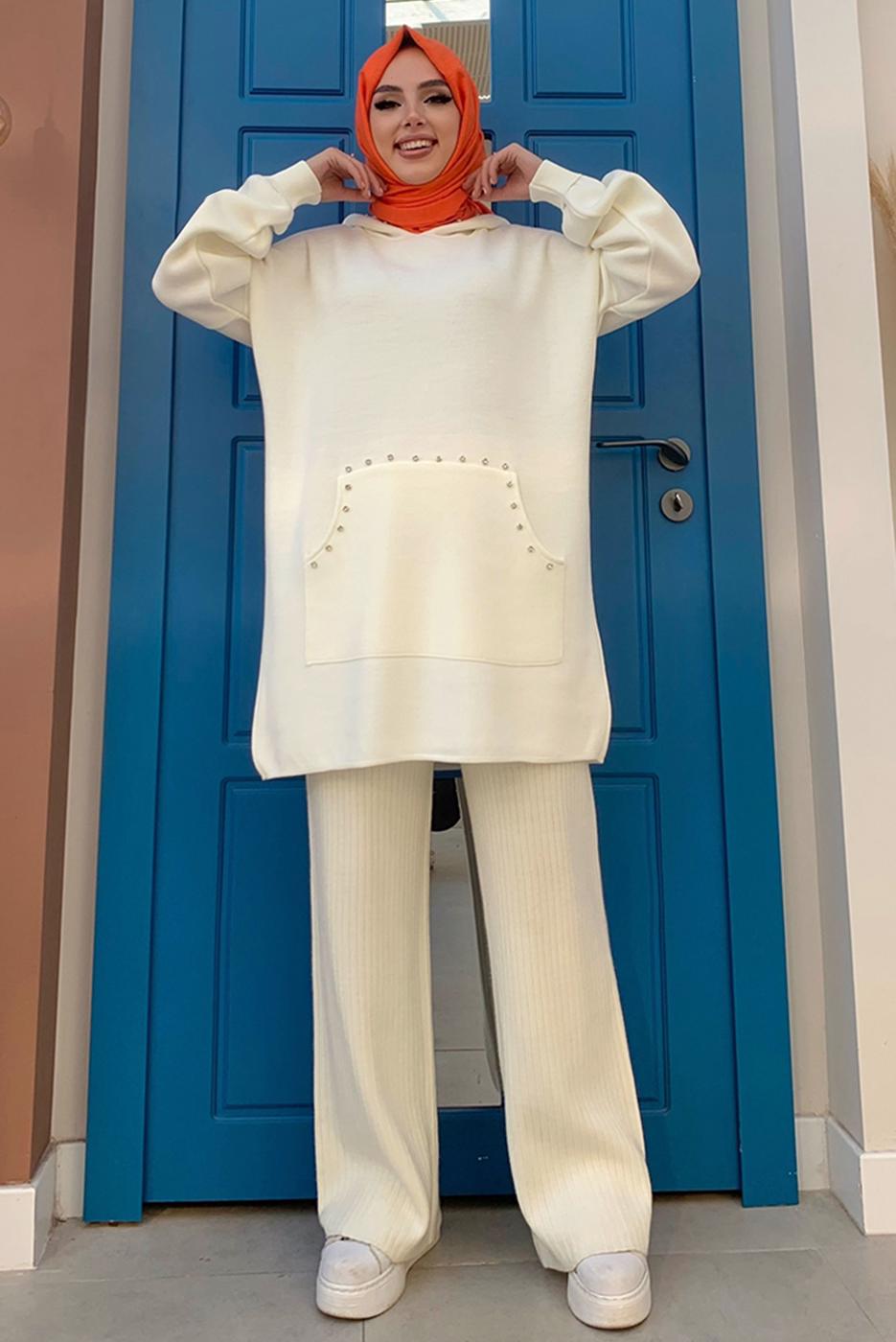Tesettür giyim EKRU KAPÜŞONLU TAŞ DETAYLI TRİKO TUNİK T 44222