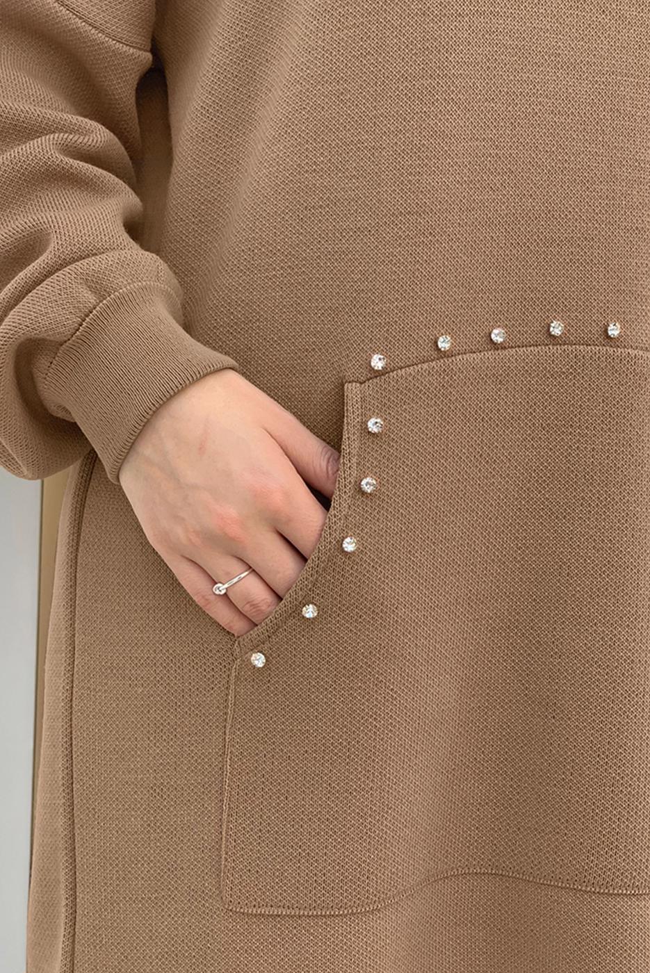 Tesettür giyim TABA KAPÜŞONLU TAŞ DETAYLI TRİKO TUNİK T 44222