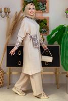 Tesettür giyim BEJ DİK YAKA TRİKO TUNİK T 8334