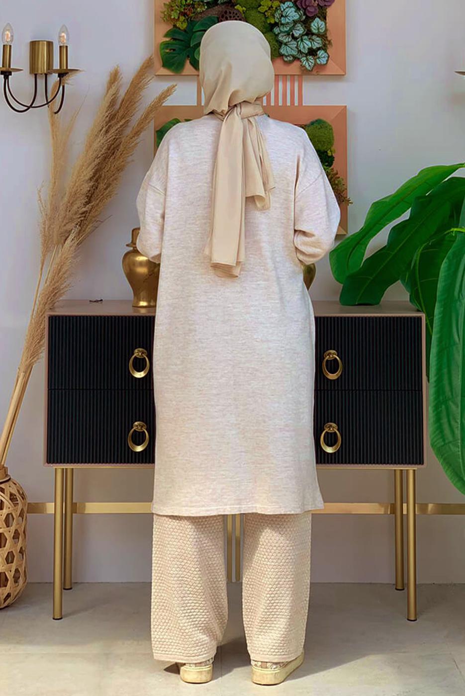 Tesettür giyim BEJ DİK YAKA TRİKO TUNİK T 8334