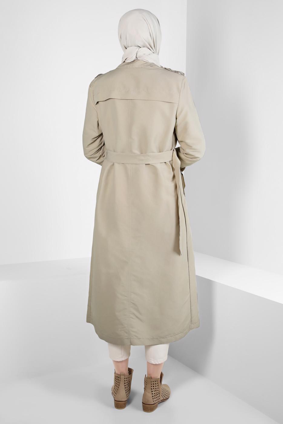 Tesettür giyim BEJ KRUVAZE YAKA BANTLI KEMERLİ TRENÇKOT T 083