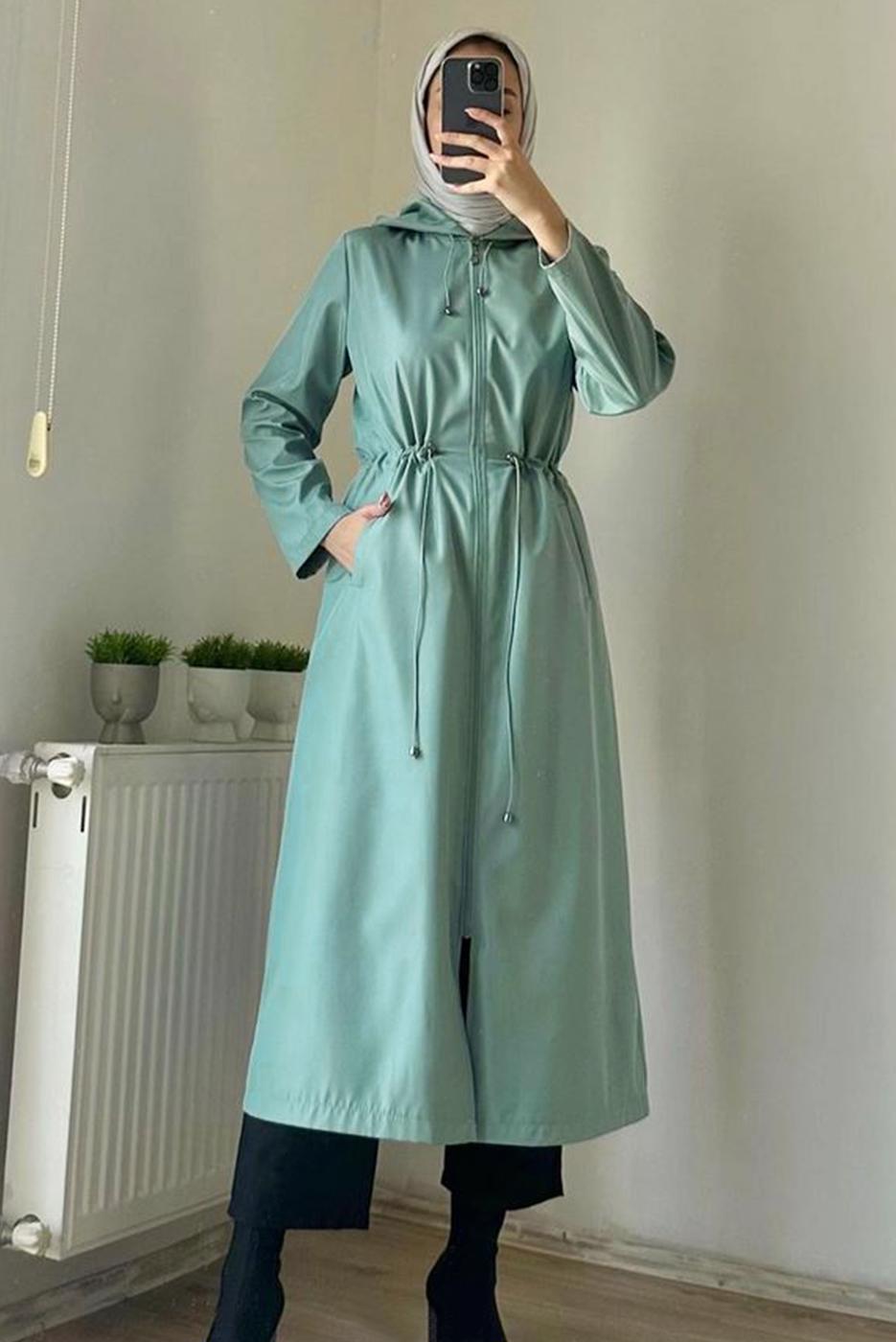 Tesettür giyim MAVİ KAPÜŞONLU BELİ BÜZGÜLÜ TRENÇKOT T 1495