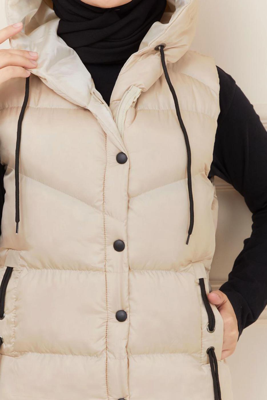 Tesettür giyim BEJ KAPÜŞONLU CEP DETAYLI ŞİŞME YELEK T 0221