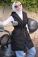 Tesettür giyim SİYAH KAPÜŞONLU KUŞAKLI KAPİTONE ŞİŞME YELEK T 0321-1