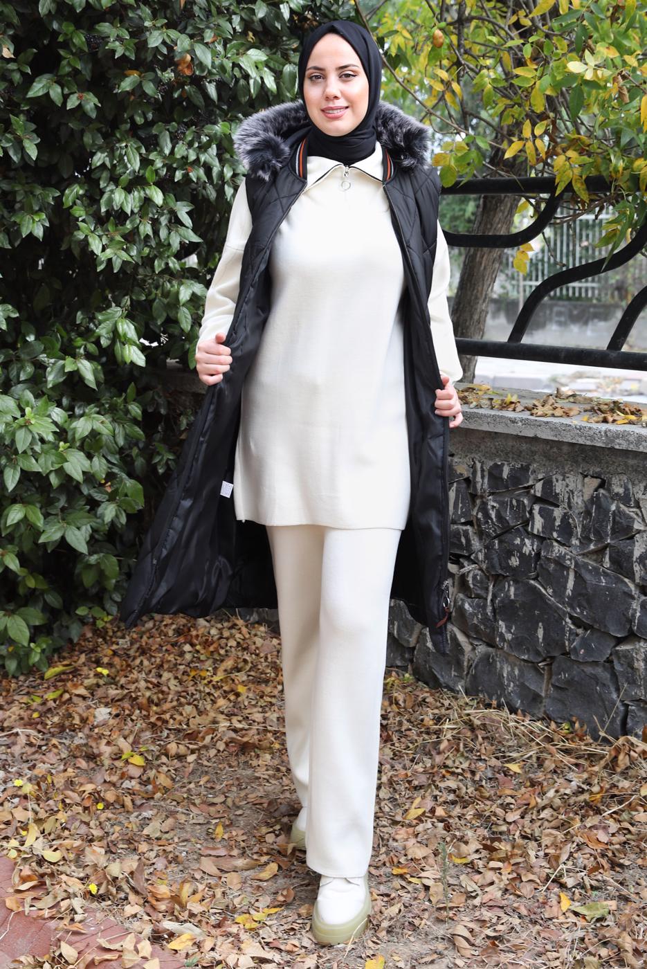 Tesettür giyim SİYAH KAPÜŞONLU ŞİŞME YELEK T 068