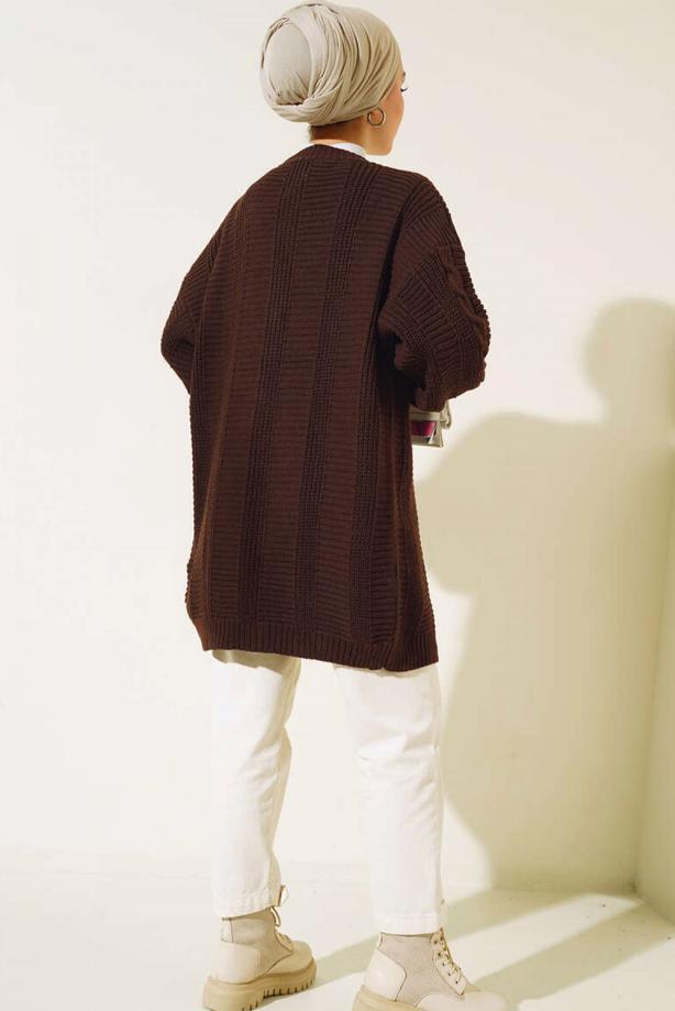 Tesettür giyim KAHVE ÖRGÜ DESENLİ HIRKA T 9996 - TRENDTESETTÜR