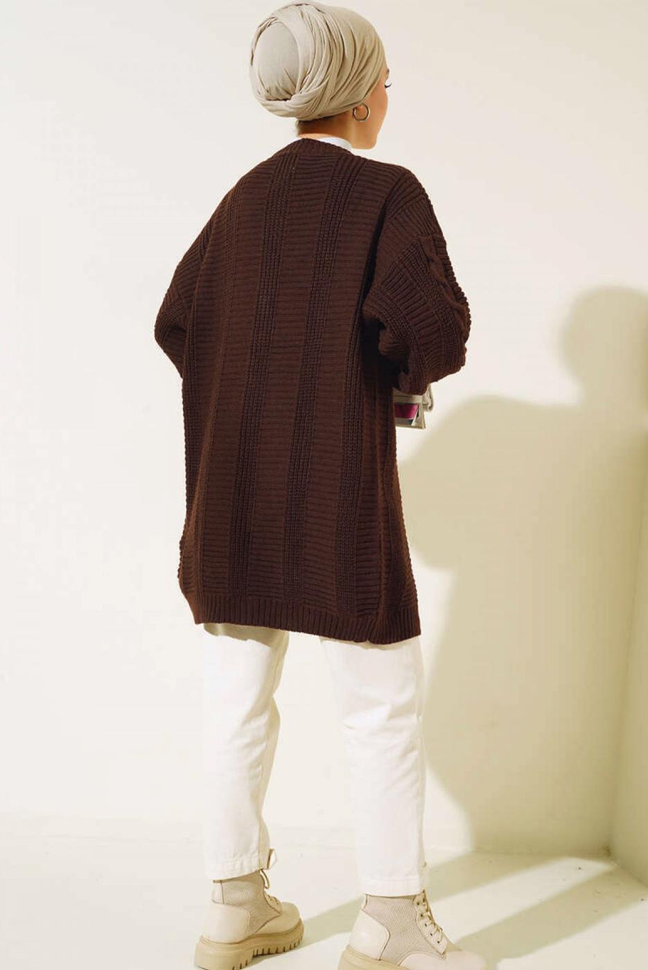 Tesettür giyim KAHVE ÖRGÜ DESENLİ HIRKA T 9996