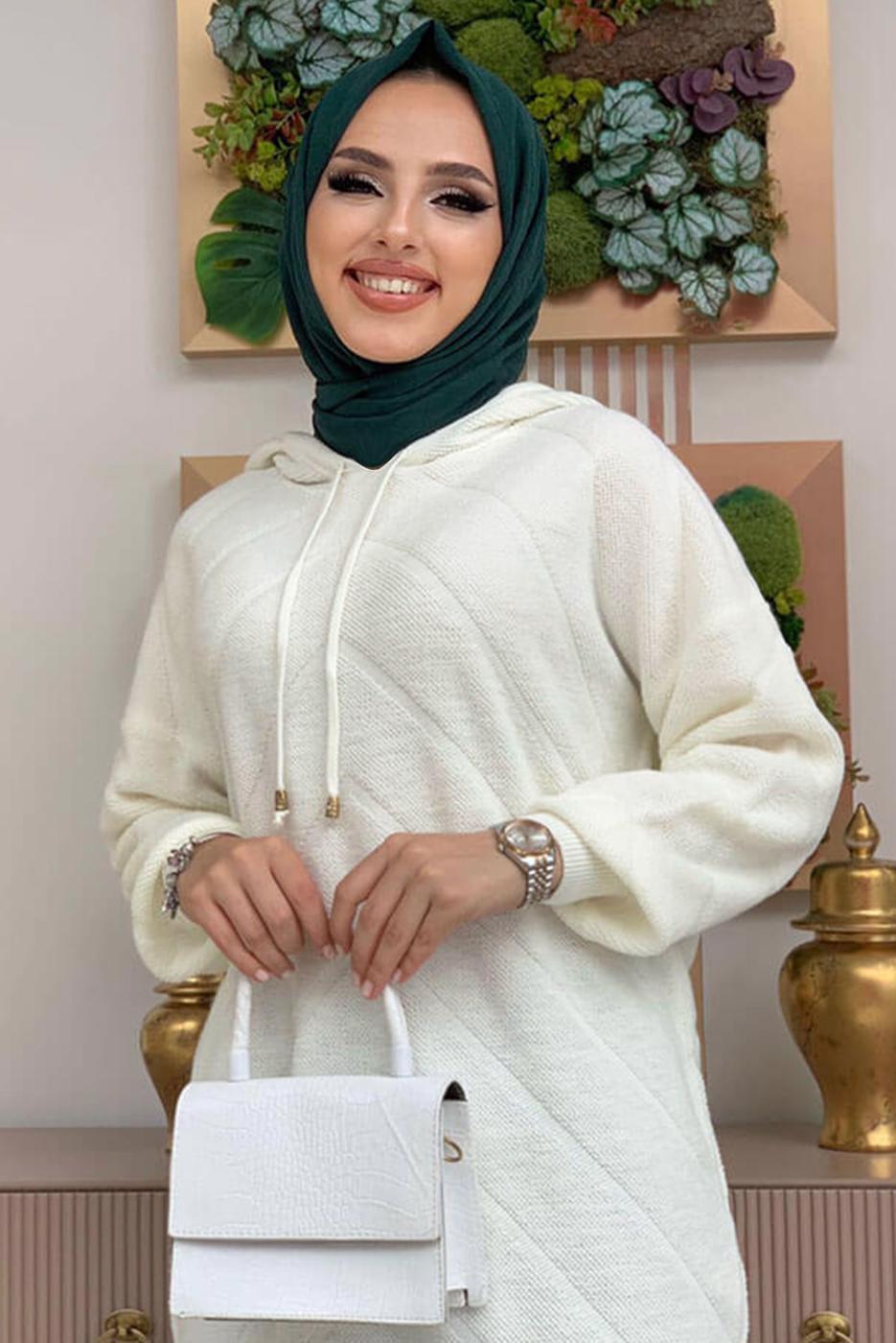 Tesettür giyim EKRU KAPÜŞONLU TRİKO TUNİK T 9216