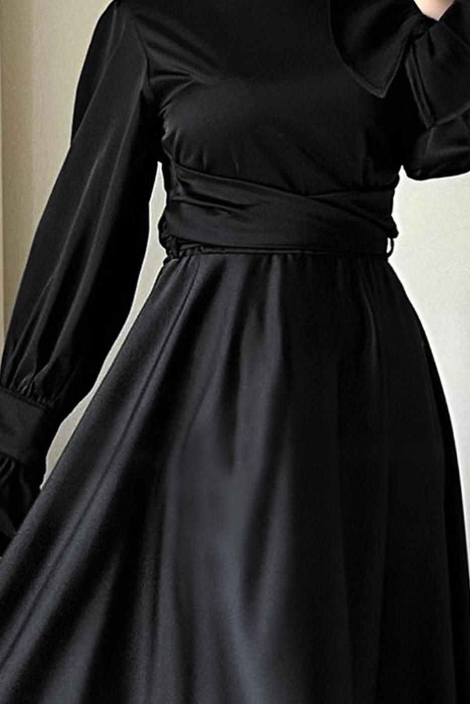 Tesettür giyim SİYAH KUŞAKLI SATEN ABİYE ELBİSE T 3895