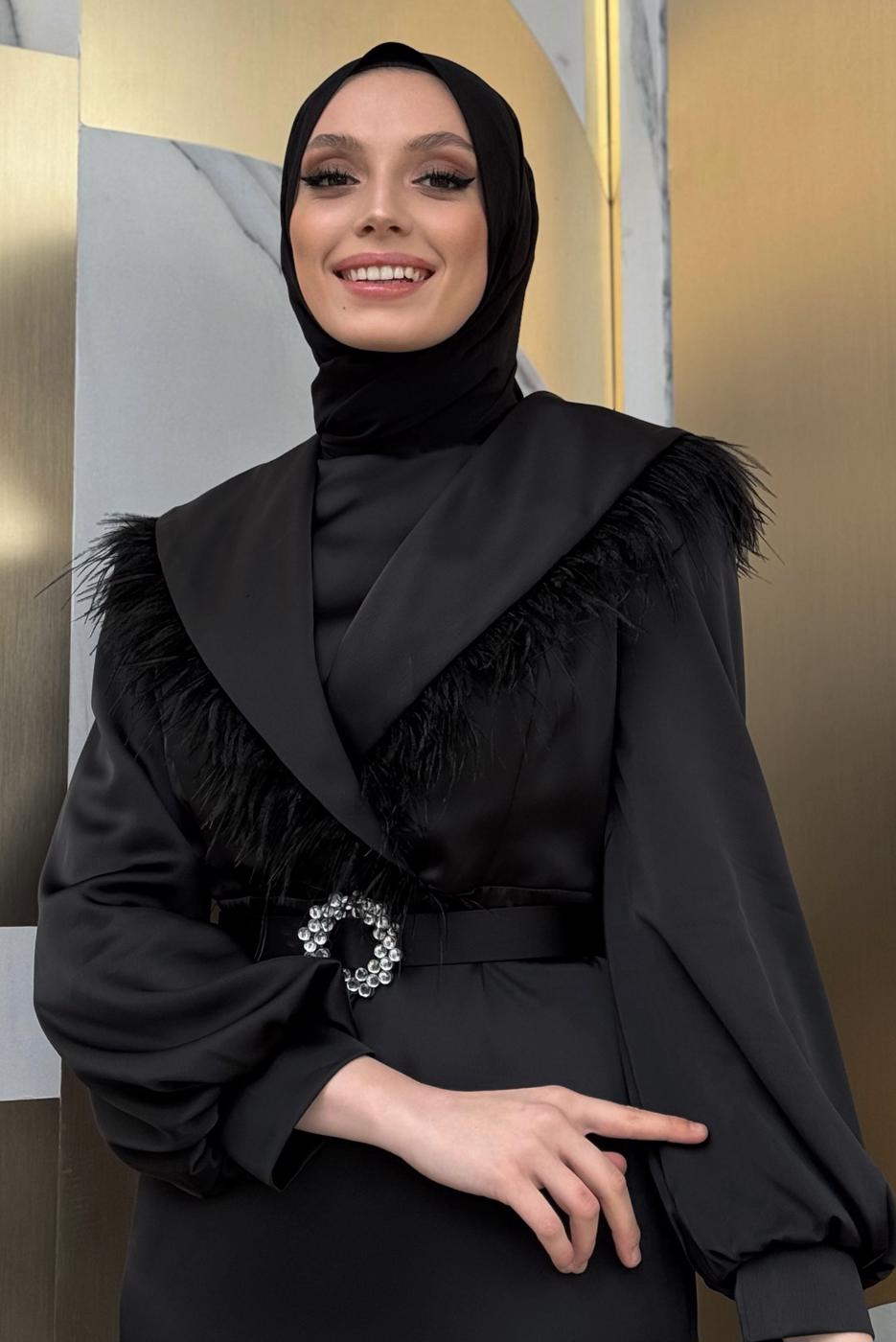 Tesettür giyim SİYAH KEMERLİ TÜY DETAYLI ABİYE ELBİSE T 9683