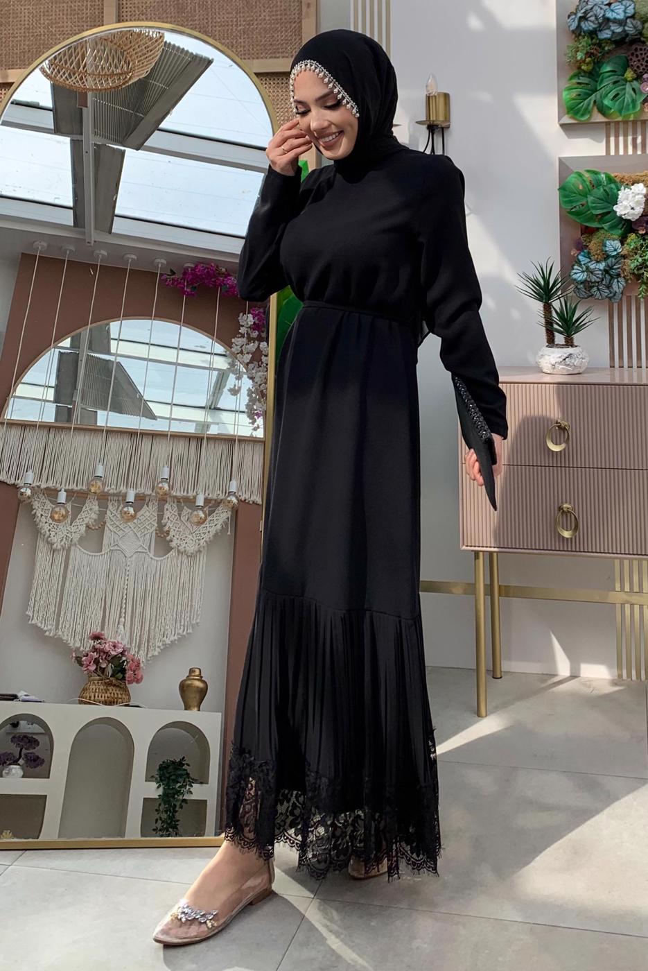Tesettür giyim SİYAH KUŞAKLI DANTEL DETAYLI ELBİSE T 1021