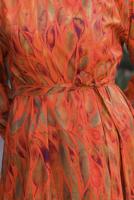 Tesettür giyim TURUNCU KUŞAKLI DESENLİ ELBİSE T 30021