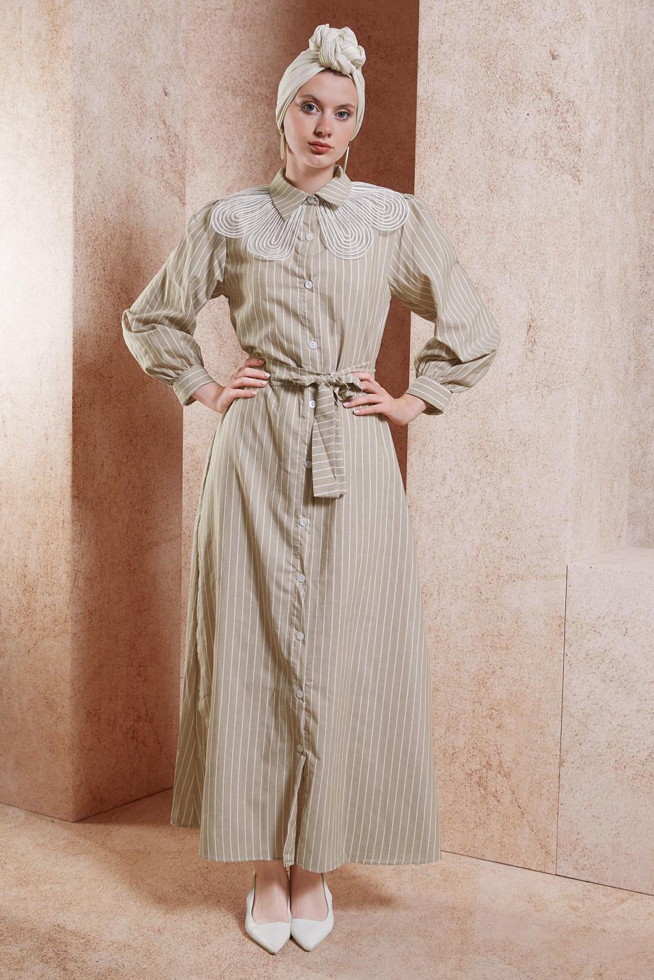 Tesettür giyim BEJ KUŞAKLI ÇİZGİLİ ELBİSE T 3202