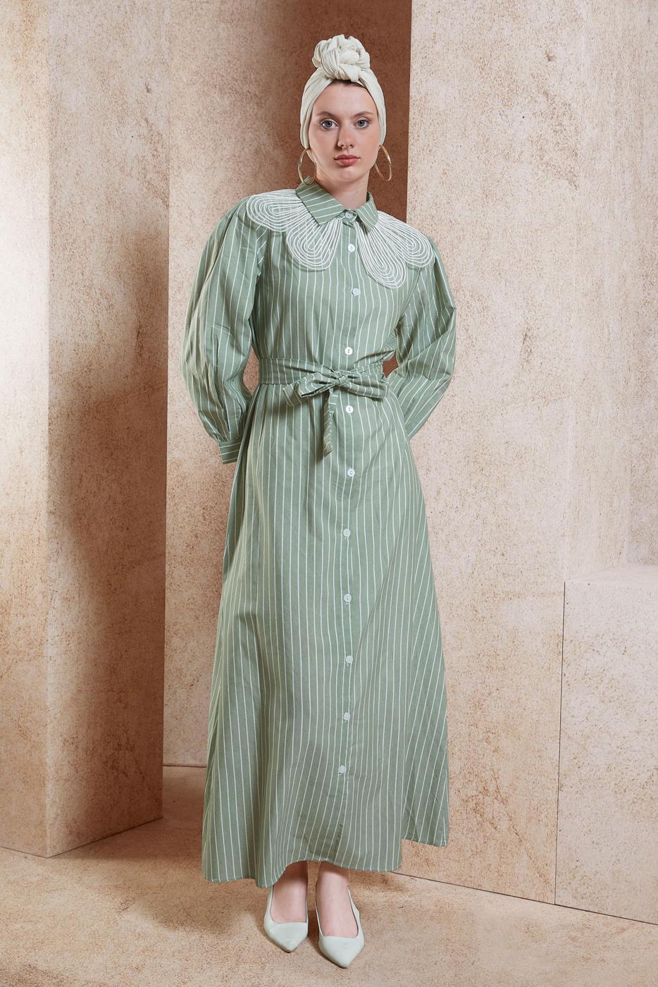 Tesettür giyim YEŞİL KUŞAKLI ÇİZGİLİ ELBİSE T 3202