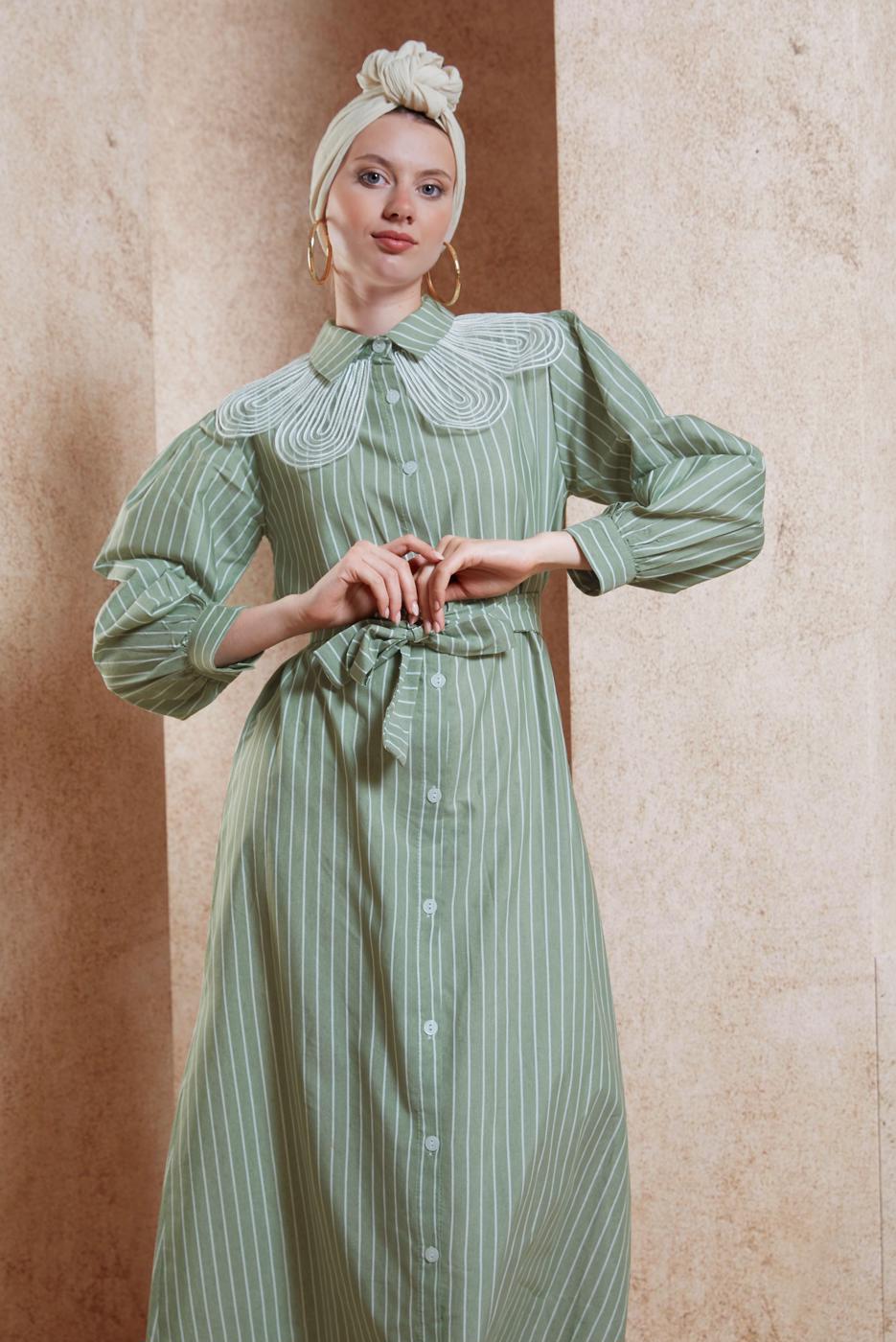 Tesettür giyim YEŞİL KUŞAKLI ÇİZGİLİ ELBİSE T 3202